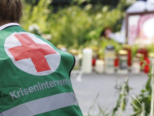 Kind-bei-Traktorunfall-in-der-Steiermark-schwer-verletzt