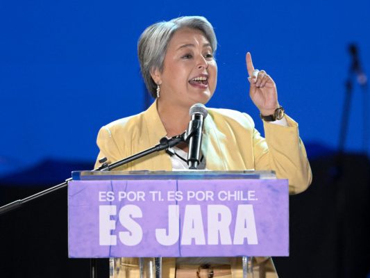 Der linksgerichteten Jeannette Jara werden gute Chancen eingeräumt