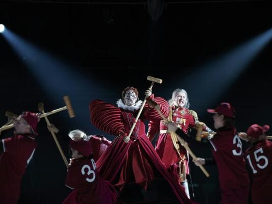 -quot-Alice-in-Wonderland-quot-Musiktheatraler-Schlag-in-den-Magen