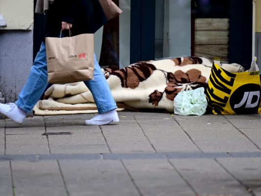 Armutskonferenz verweist auf Gefahren wie Obdachlosigkeit