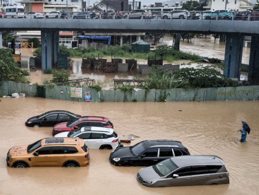 Küstenstadt Nha Trang teilweise unter Wasser