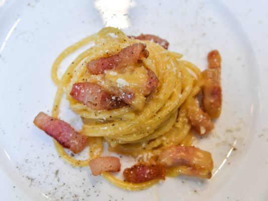 Melonis-Partei-kritisiert-unechte-Carbonara-im-EU-Parlament