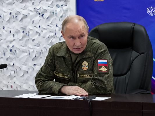 Putin-bei-Armeebesuch-Halten-an-unseren-Kriegszielen-fest