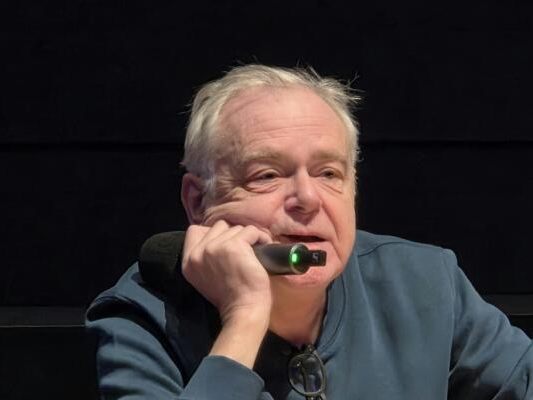 -quot-Pirat-quot-Kevin-McNally-fand-Arbeit-mit-Johnny-Depp-gro-artig