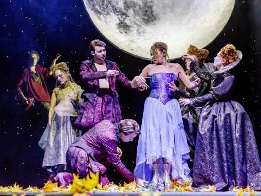 -quot-sommernachtstraum-quot-in-der-josefstadt-setzt-auf-h-hepunkte