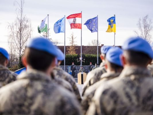 Tanner-besucht-Soldaten-im-Libanon