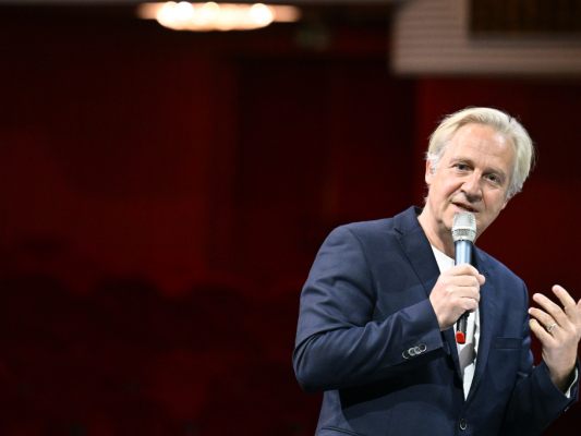 Burgdirektor-Bachmann-will-mit-Theater-keine-Politik-machen