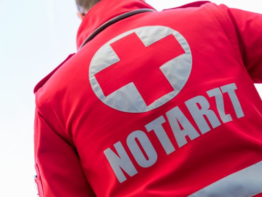 14-J-hriger-bei-Treibjagd-in-O-von-Ast-am-Kopf-getroffen