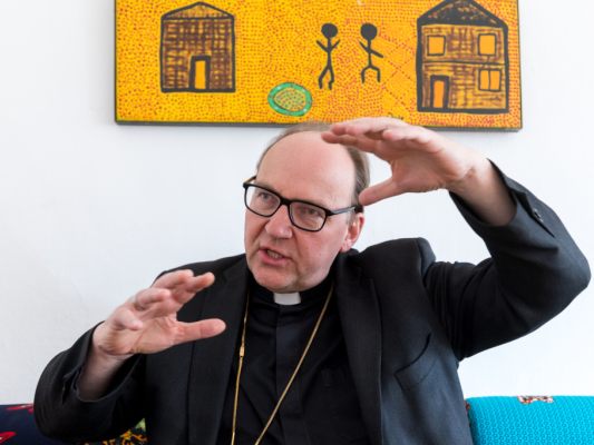 Bischof treibt Kletter-Projekt in Kirche voran