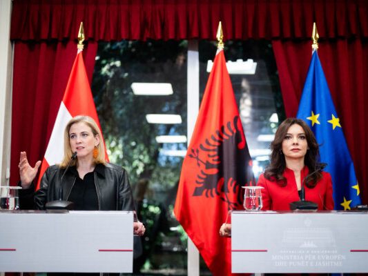 Meinl-Reisinger sagt Albanien Unterstützung zu