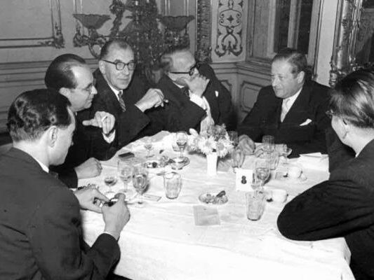 Der frühere Außenminister und Bundeskanzler Bruno Kreisky im Pressegespräch