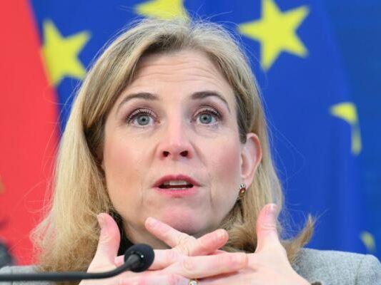 Meinl-Reisinger-fordert-eigenen-Plan-Europas-f-r-die-Ukraine