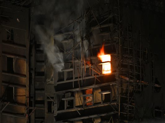 opferzahl-nach-hochhaus-brand-in-hongkong-steigt-auf-94