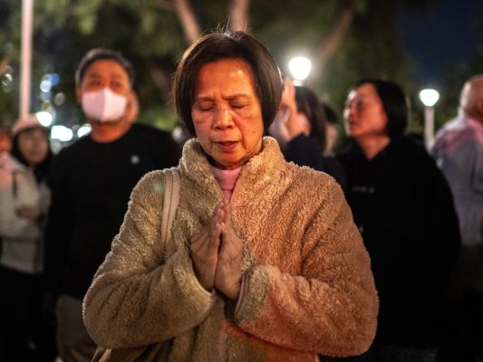 Hongkong-trauert-um-Opfer-von-Hochhausbrand