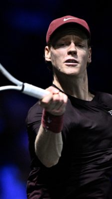 Jannik Sinner gewann das diesmal ungleiche Duell spielend