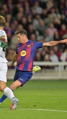 Affengruber verliert gegen Barcelonas Superstars