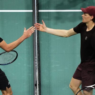 Jannik Sinner/r. trifft bei den ATP Finals auf Alexander Zverev/l.