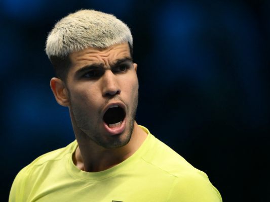 Alcaraz-besiegt-beim-ATP-Finals-Auftakt-De-Minaur-7-6-6-2