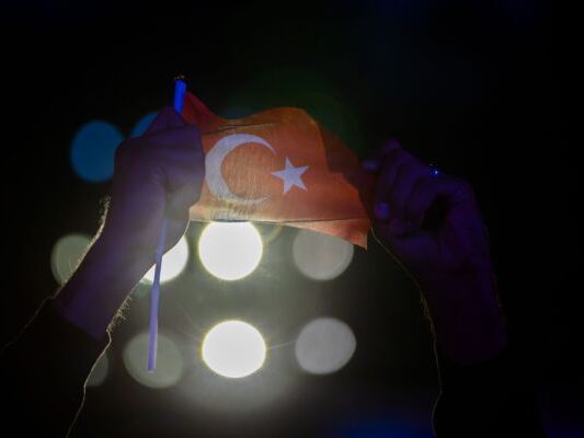 Mehr-als-1-000-Fu-baller-im-t-rkischen-Wettskandal-gesperrt