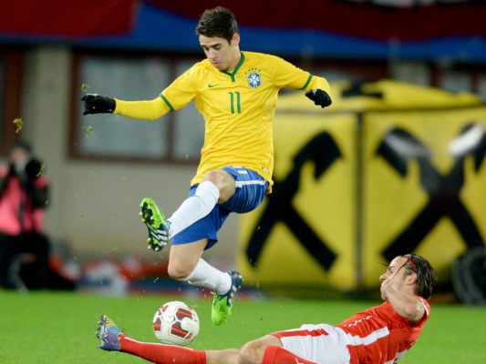 Ex-Brasilien-Teamspieler-Oscar-bricht-bei-Training-zusammen
