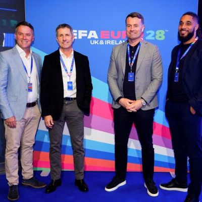 Michael Owen (links) ließ sich die Auftaktveranstaltung nicht entgehen