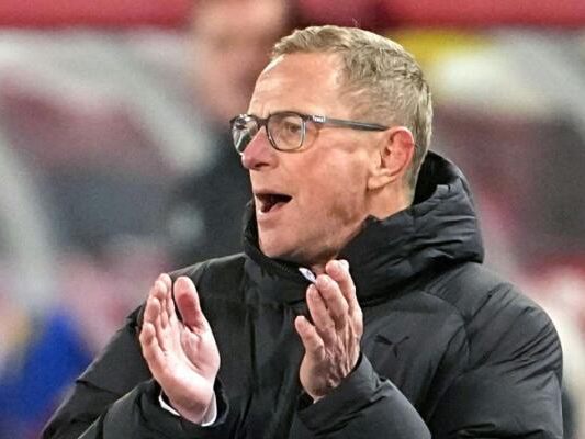 Nach-fixiertem-WM-Ticket-Rangnick-Lobeshymnen-auf-FB-Team