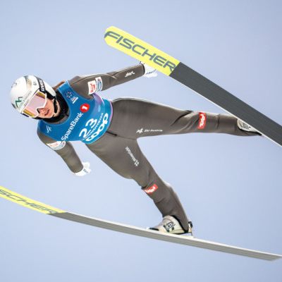 Hirner versucht sich als Spezialspringerin