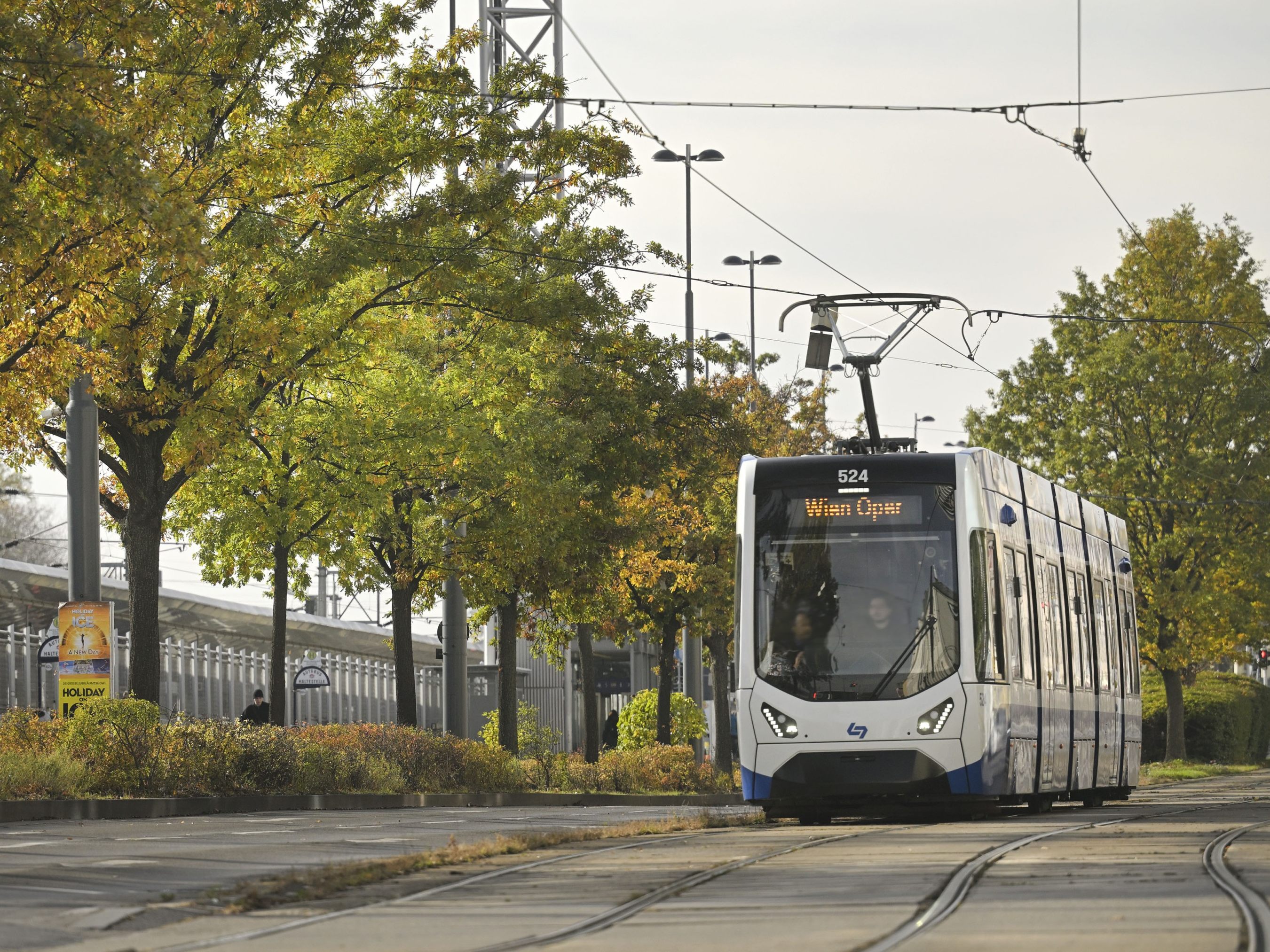 Badner-Bahn-startet-Normalbetrieb-nach-Streckenmodernisierung