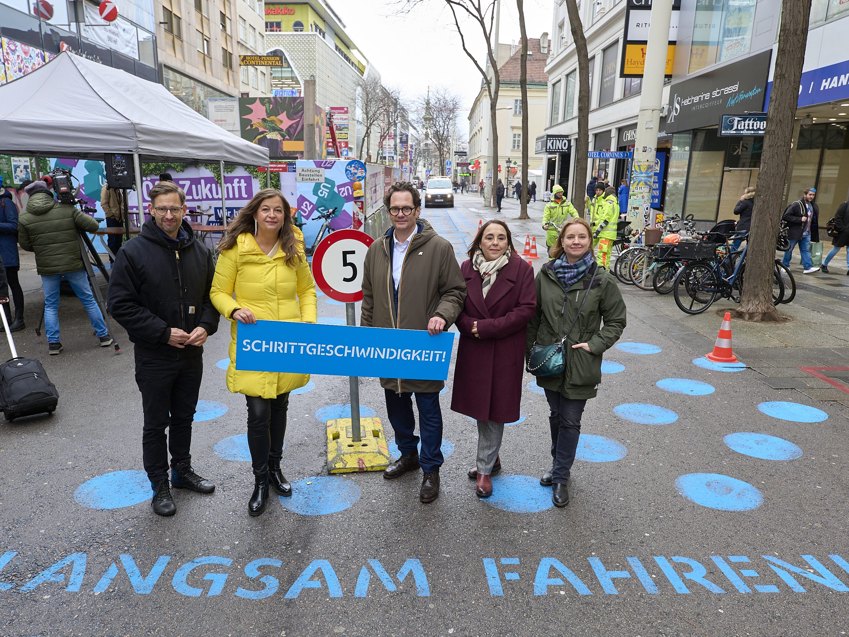 Das-bedeuten-die-blauen-Punkte-auf-der-Wiener-Mariahilfer-Stra-e
