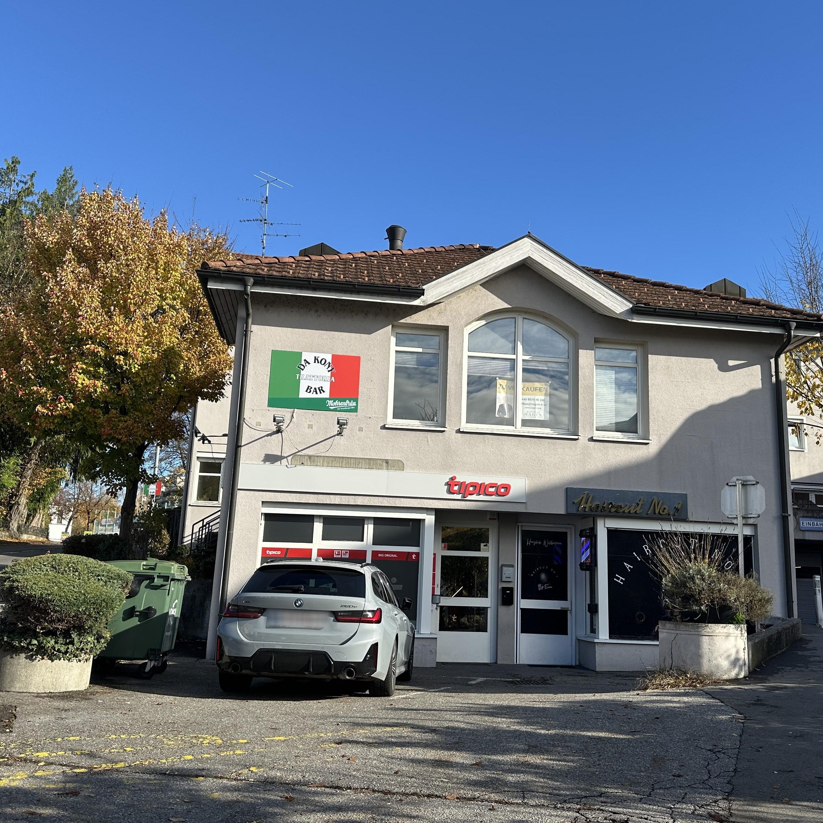 Laut ersten Informationen kam es zu einem Überfall auf das Wettbüro.