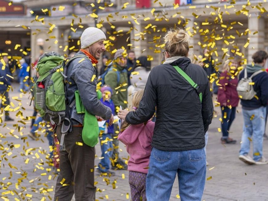 Rust-im-Ausnahmezustand-Europa-Park-begr-t-Rekordfamilie