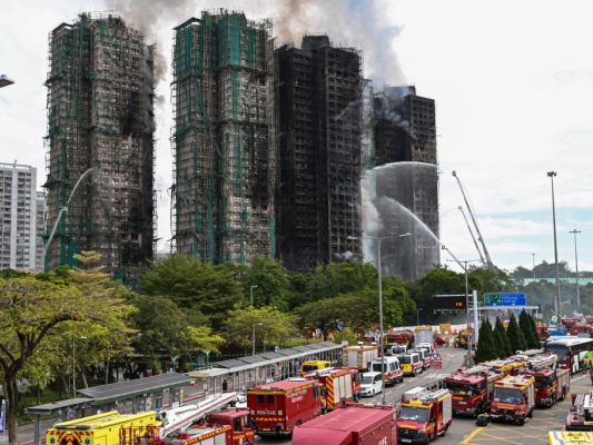 mindestens-55-menschen-starben-bei-gro-brand-in-hongkong