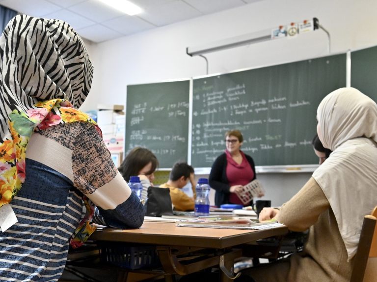 Expertinnen sehen möglicherweise mehr Schaden als Nutzen am kommenden Kopftuchverbot für Mädchen an Schulen.