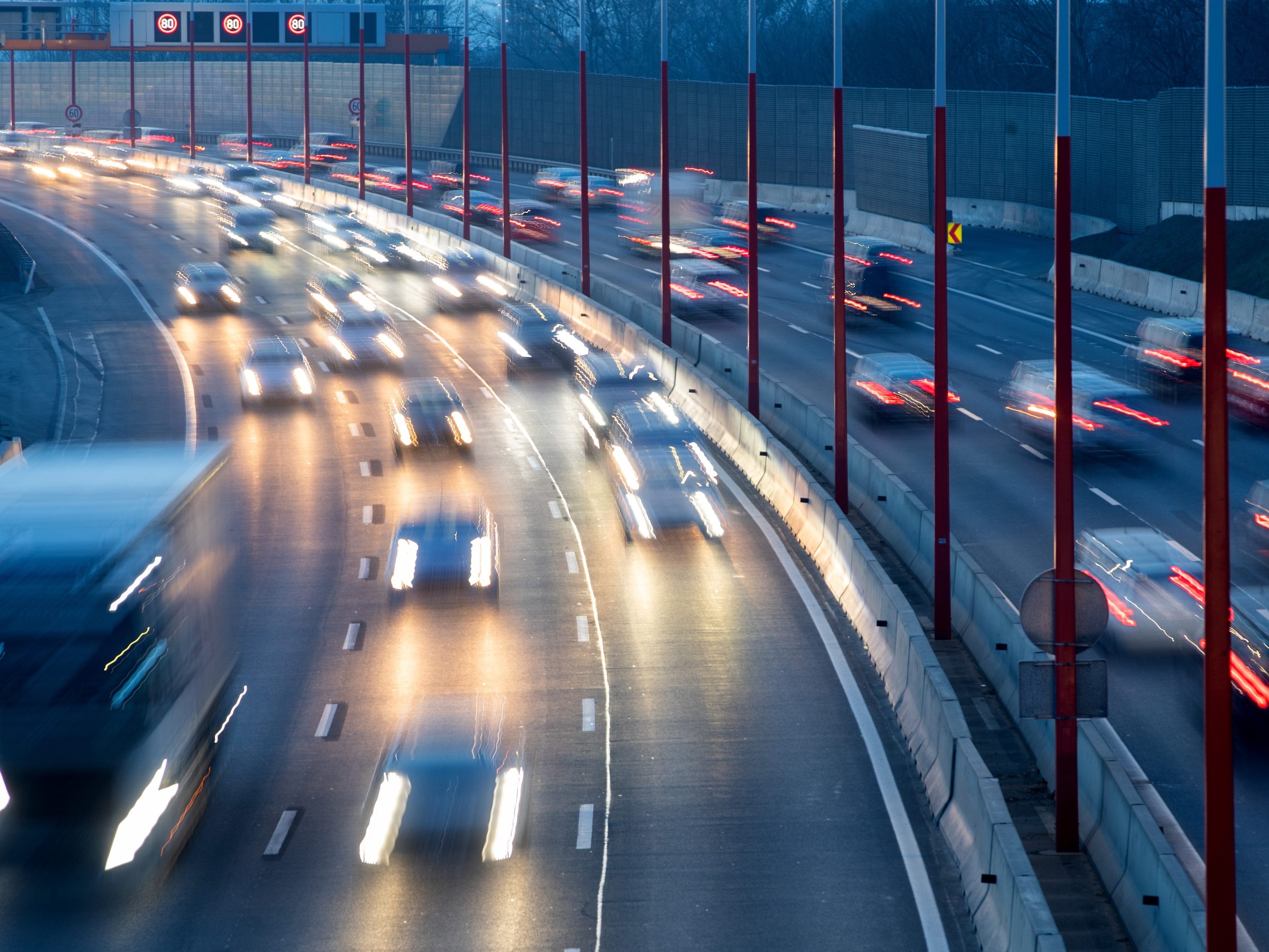 Es kommt zu Verkehrsbehinderungen aufgrund von Bauarbeiten.