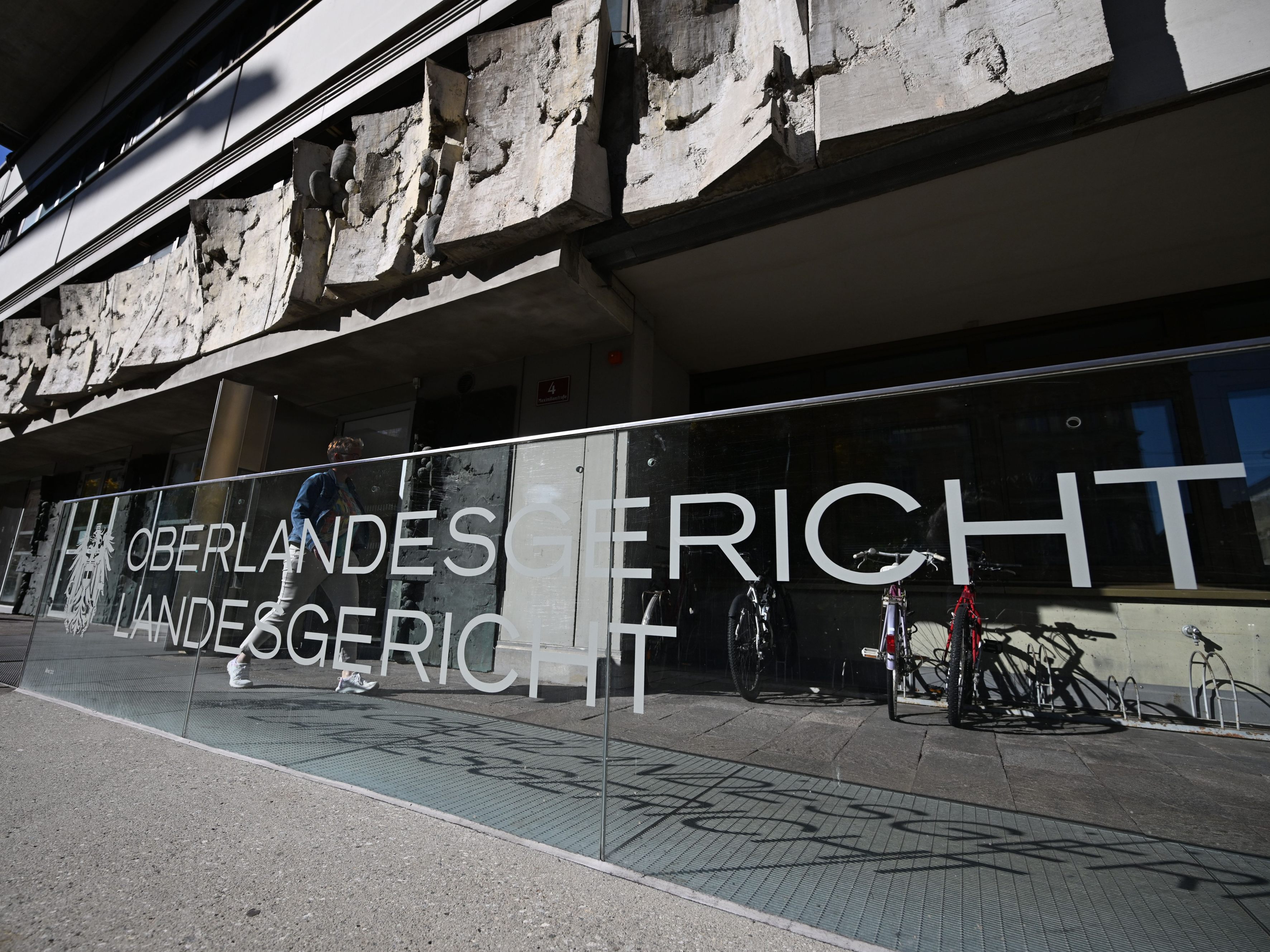 Dehydrierte Frau in Tirol: Bedingte Haft für Tochter und Enkel.