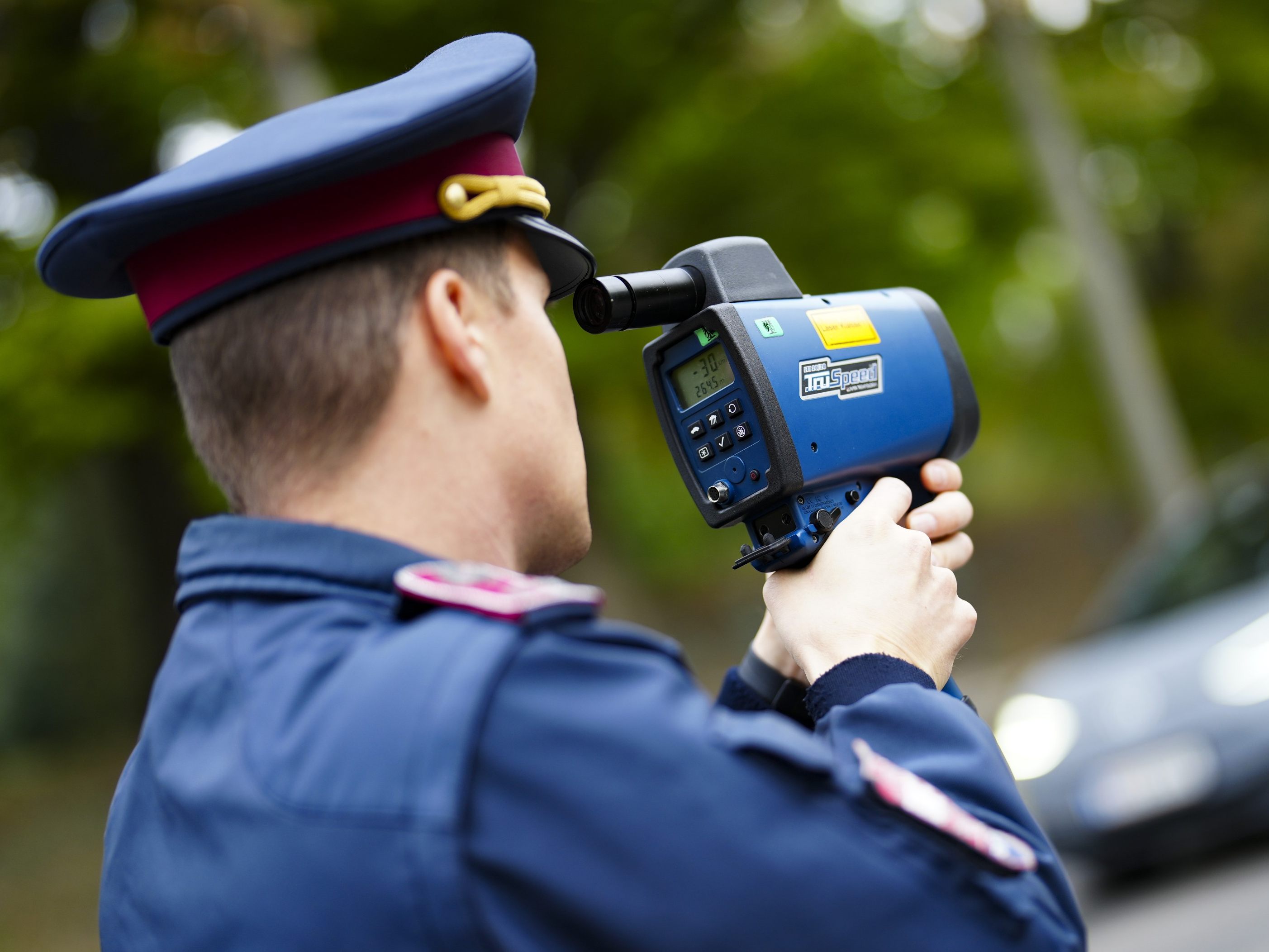 Raser-mit-154-km-h-auf-A5-in-N-erwischt