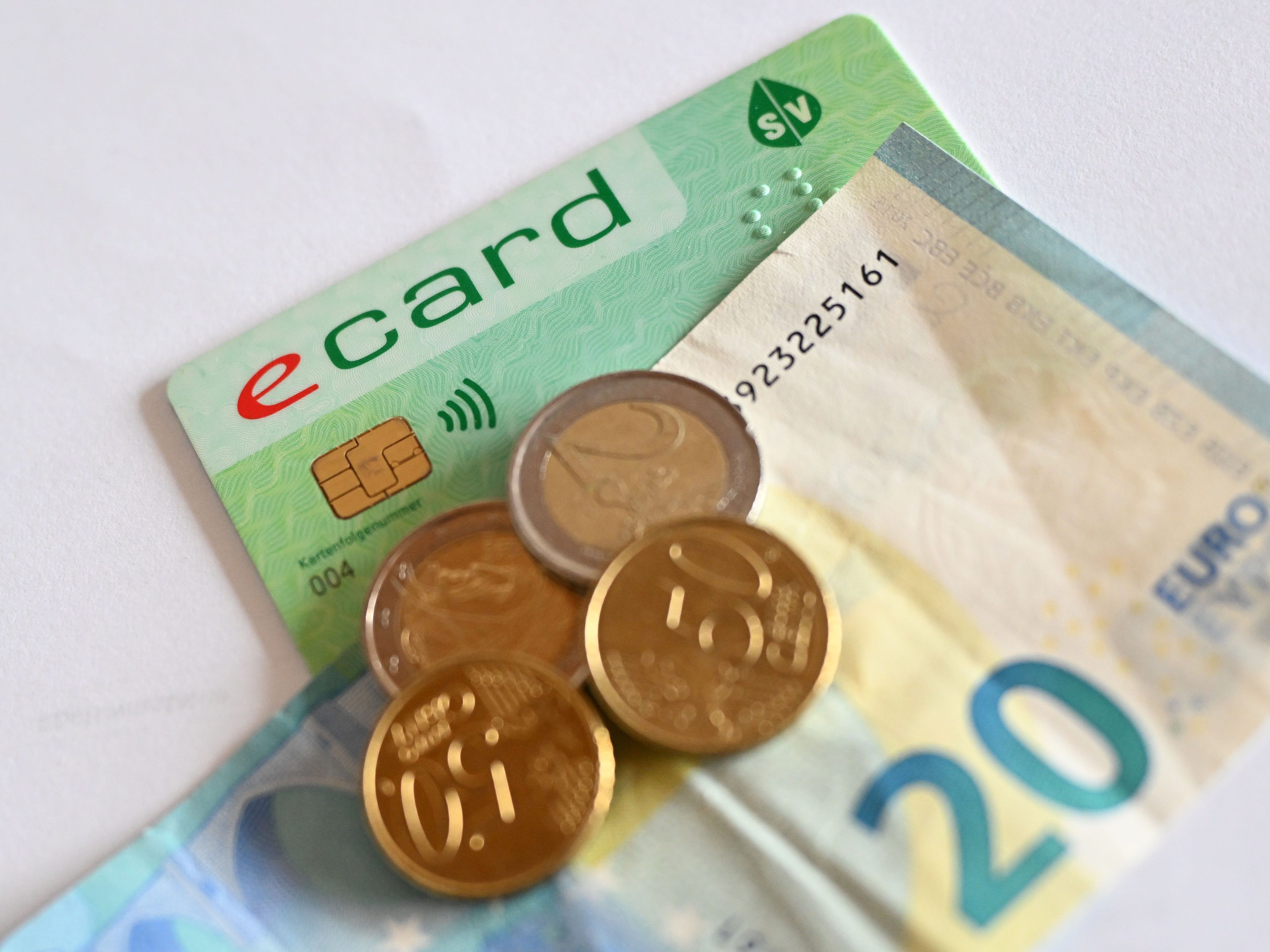 E-Card-wird-teurer-Ab-heute-gilt-die-neue-25-Euro-Geb-hr