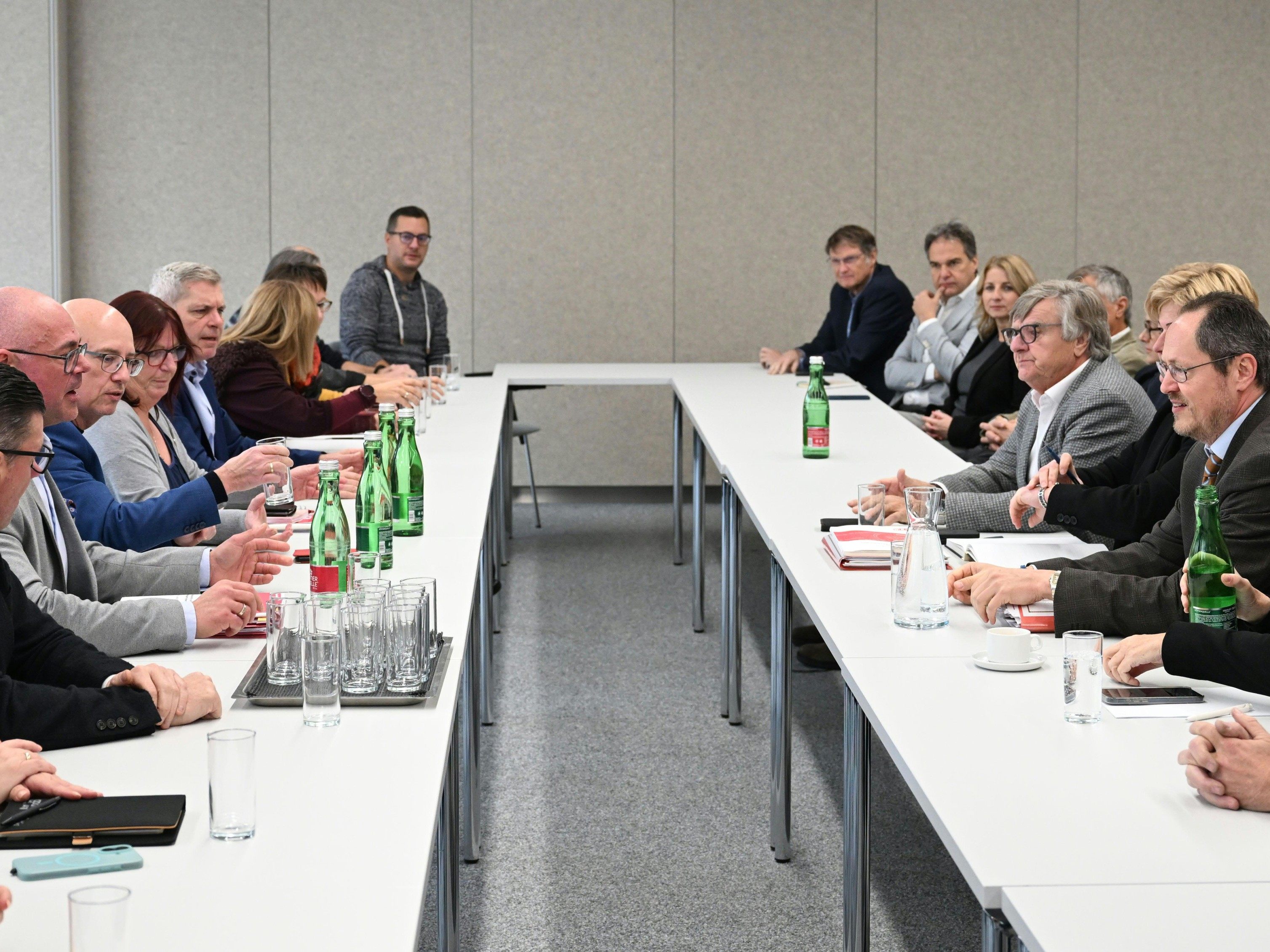 Einigung-im-Handels-KV-Geh-lter-steigen-um-2-55-Prozent