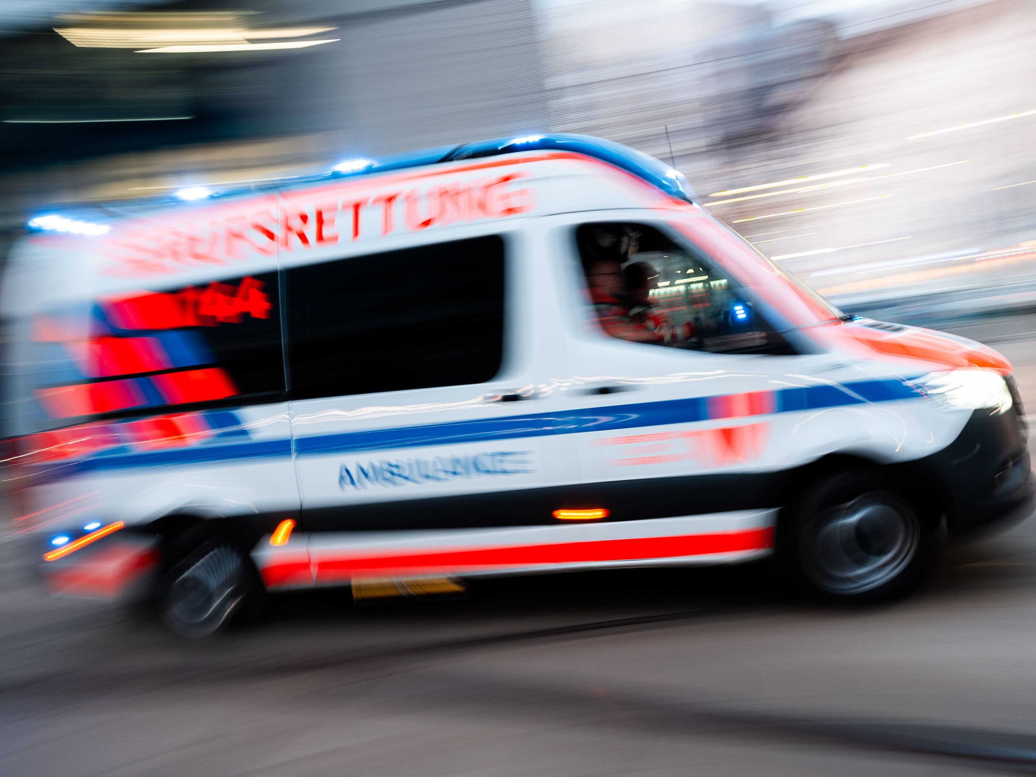 Wien-Donaustadt-Motorradfahrer-bei-Unfall-verletzt