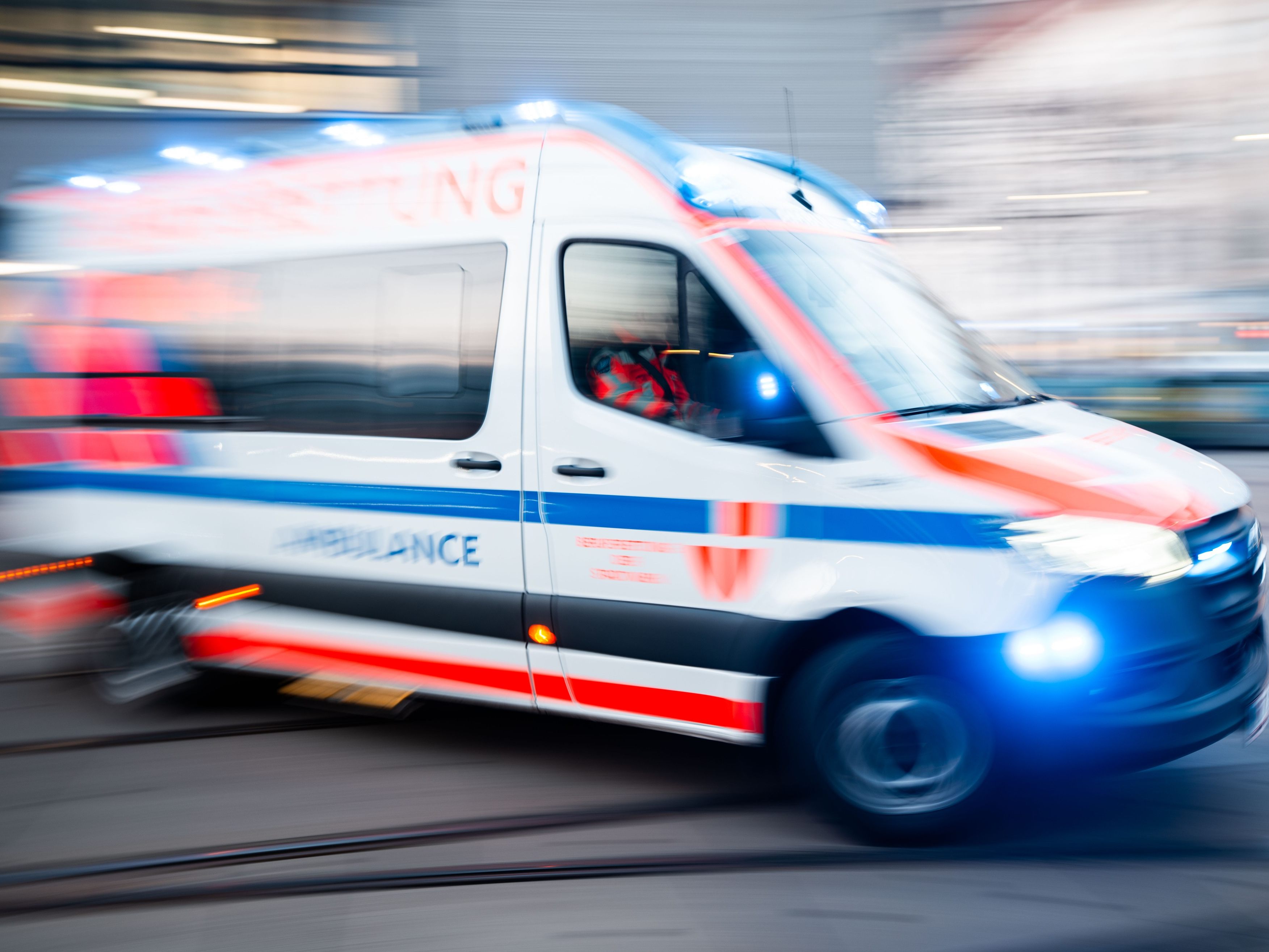 Radfahrer-bei-Verkehrsunfall-in-Wien-D-bling-schwer-verletzt