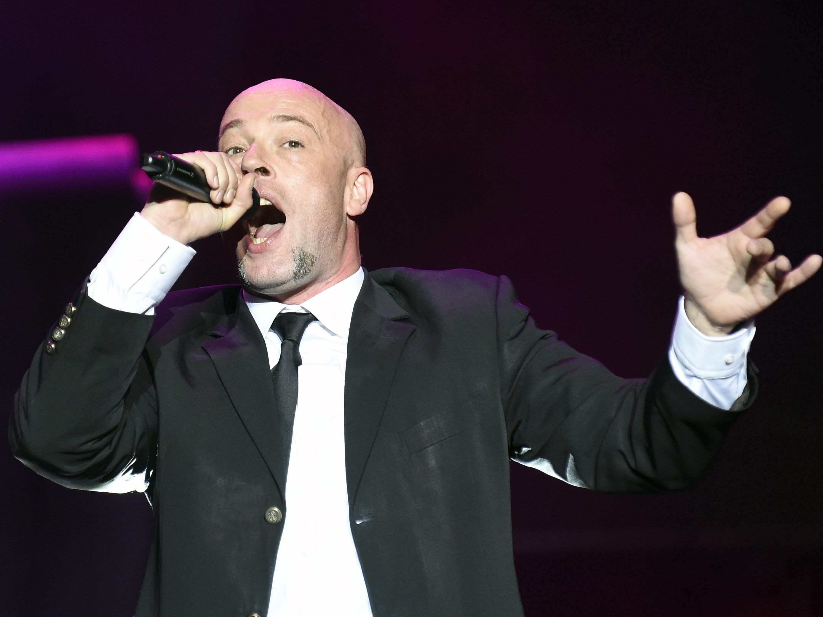 Unheilig-Frontmann-st-rzt-bei-Tourstart-schwer