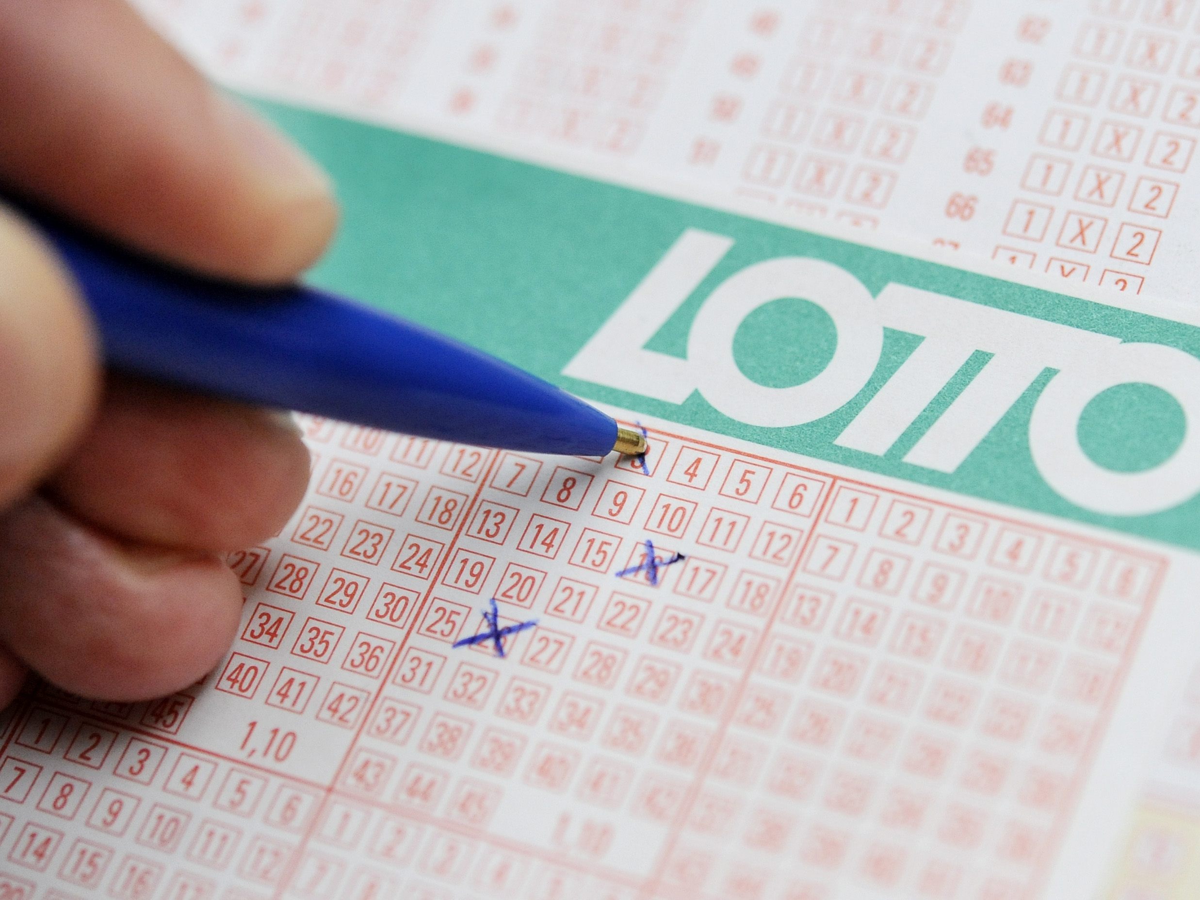 Lotto-Dreifachjackpot-am-Sonntag-3-3-Millionen-Euro-im-Topf