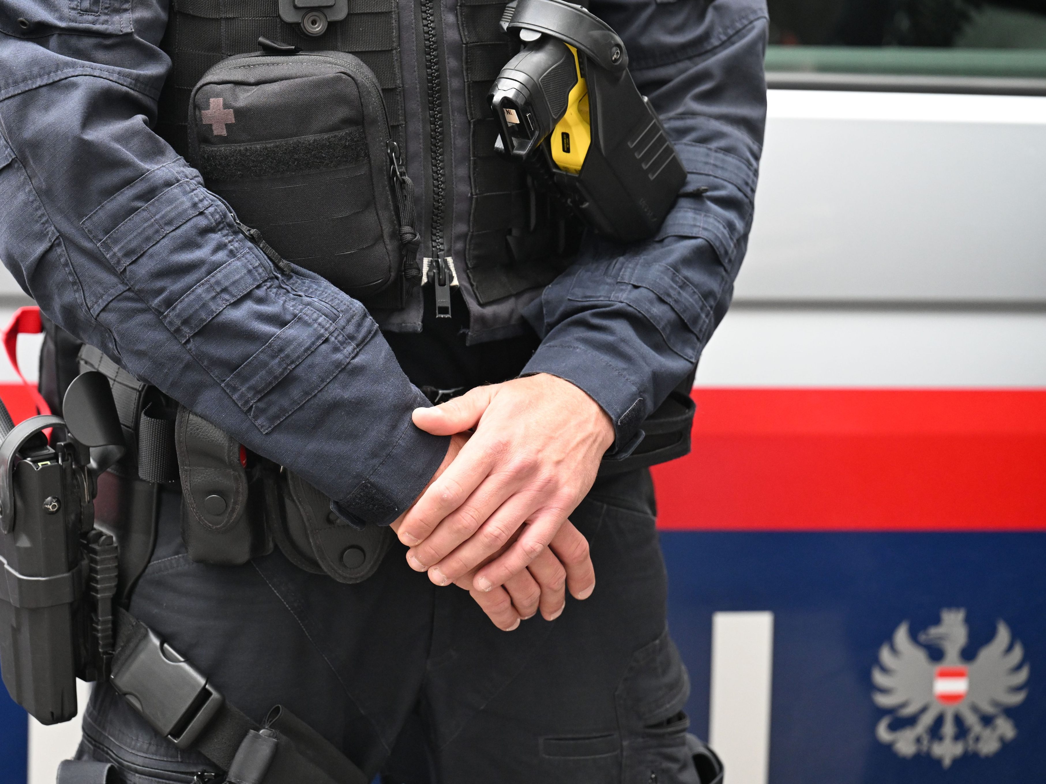 Mann tot in ausgebranntem Pkw gefunden