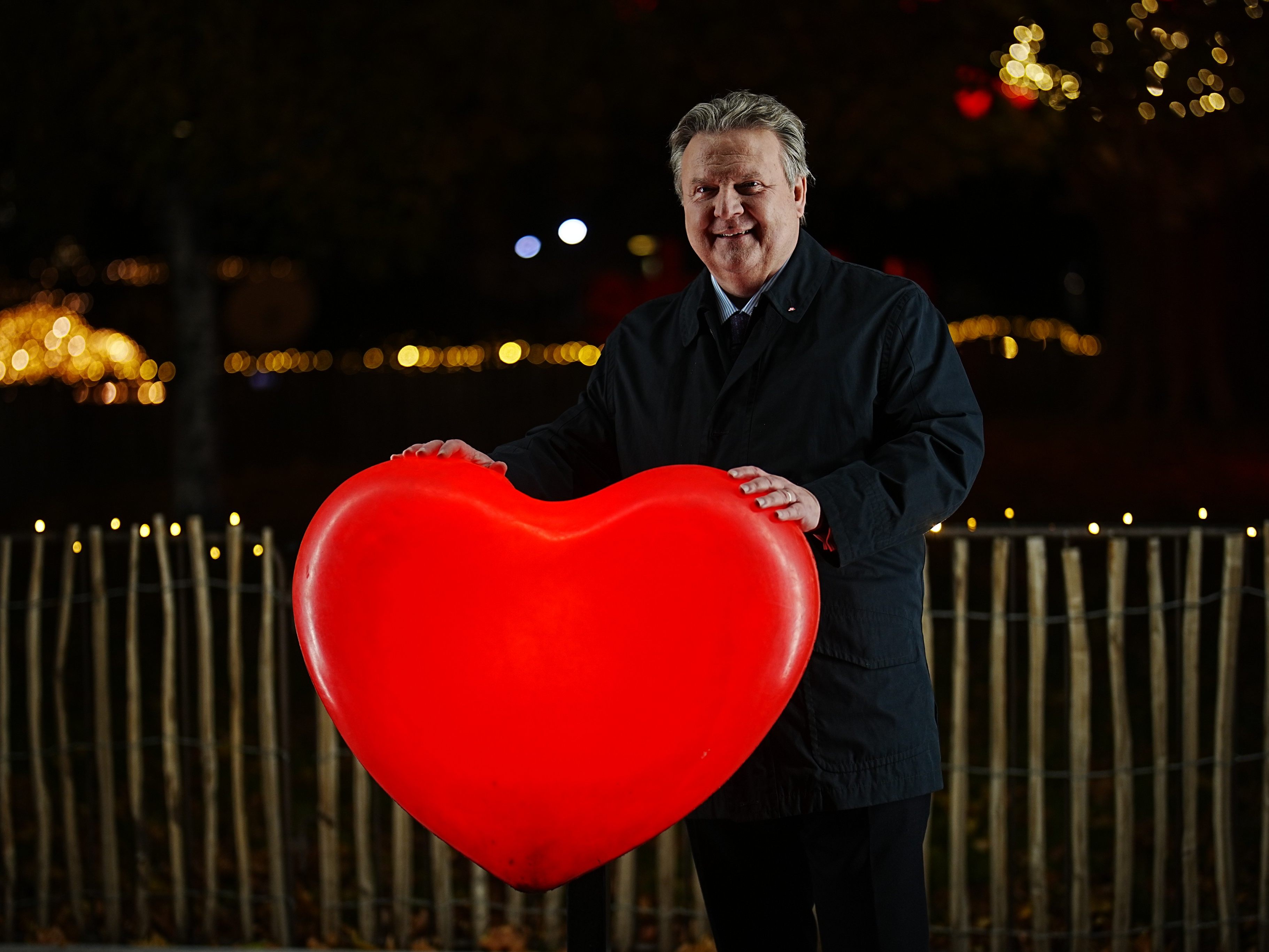 christkindlmarkt-2025-am-rathausplatz-in-wien-er-ffnung-naht