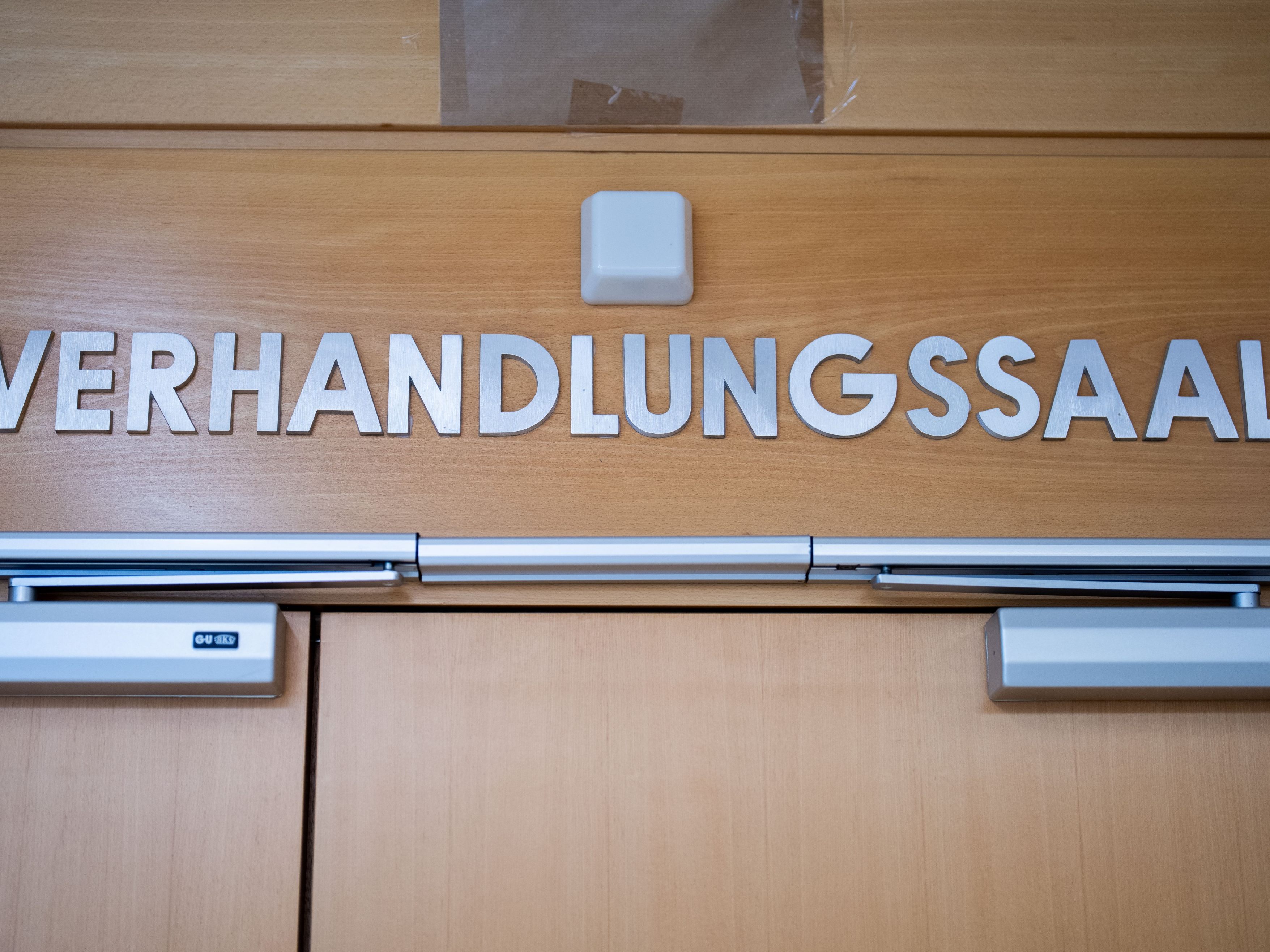 Prozess-nach-Steinwurf-von-Brigittenauer-Br-cke-auf-PKW