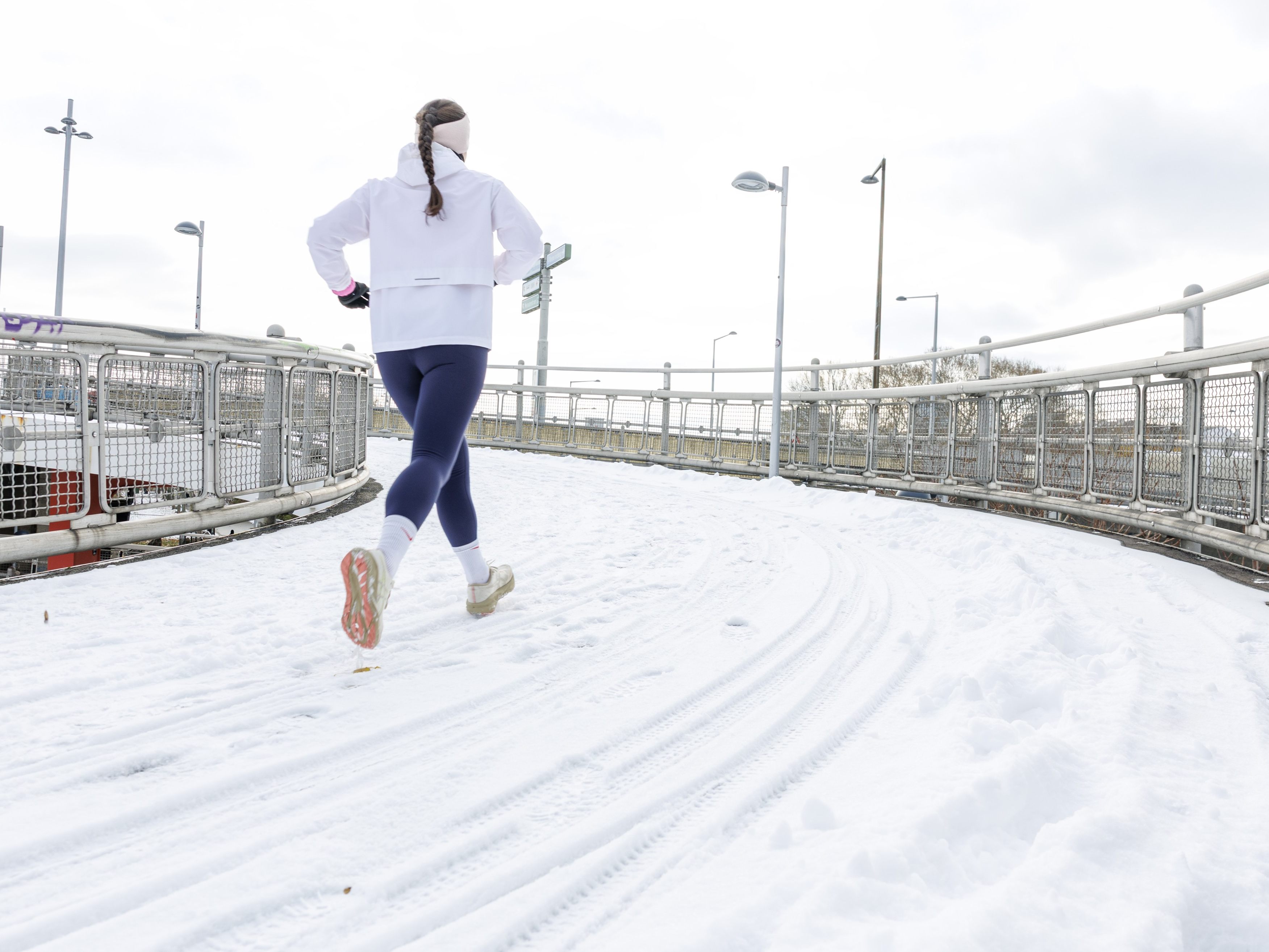Winterwetter-h-lt-an-Glatteis-und-Schnee-zum-Wochenstart