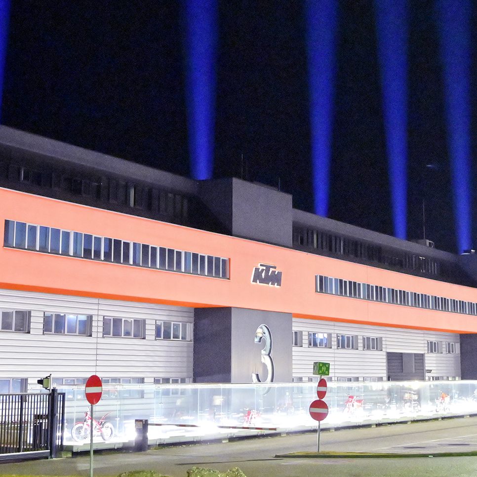 Eine indische Firma übernimmt die Mehrheit an der KTM-Mutter Pierer Mobility und wird damit kontrollierende Hauptaktionärin des oberösterreichischen Motorradherstellers.