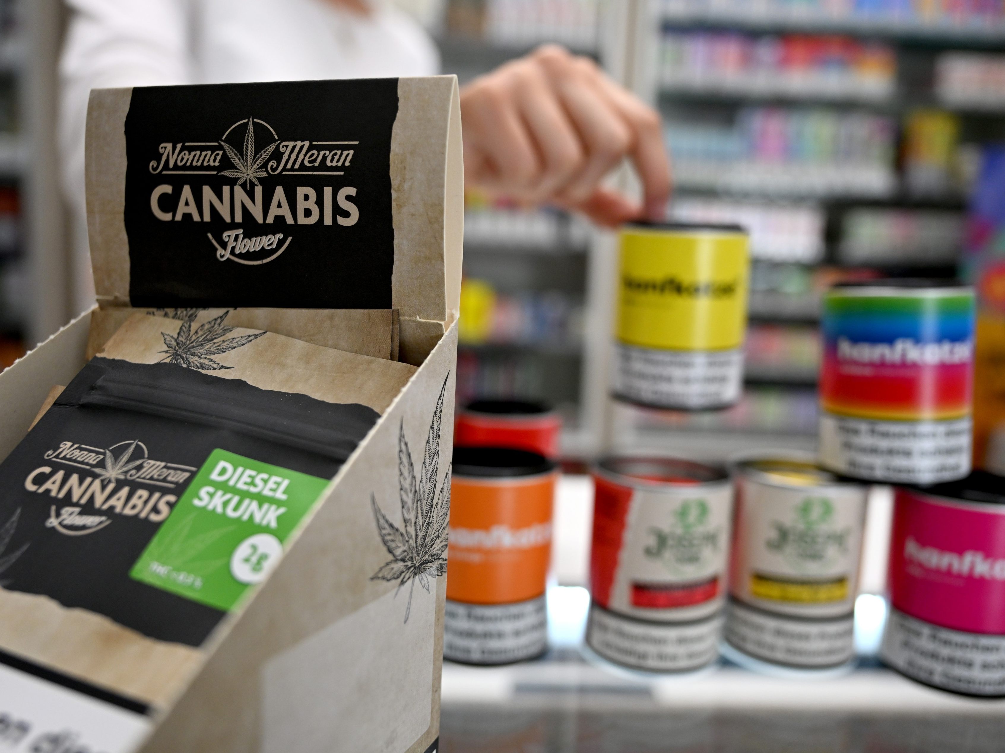 Widerstand-gegen-Pl-ne-f-r-Verkauf-von-legalem-Hanf