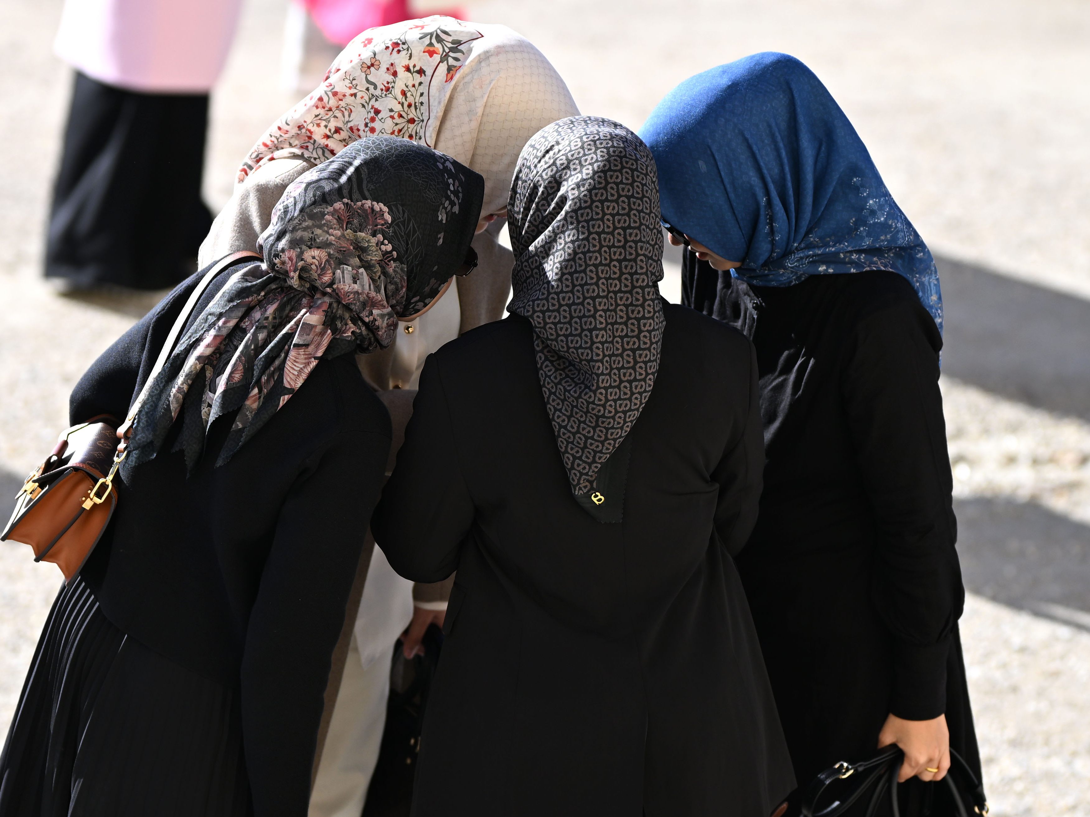 Gewalt-wegen-Ehrgef-hl-Teenager-greift-Schwester-wegen-Lebensstil-an