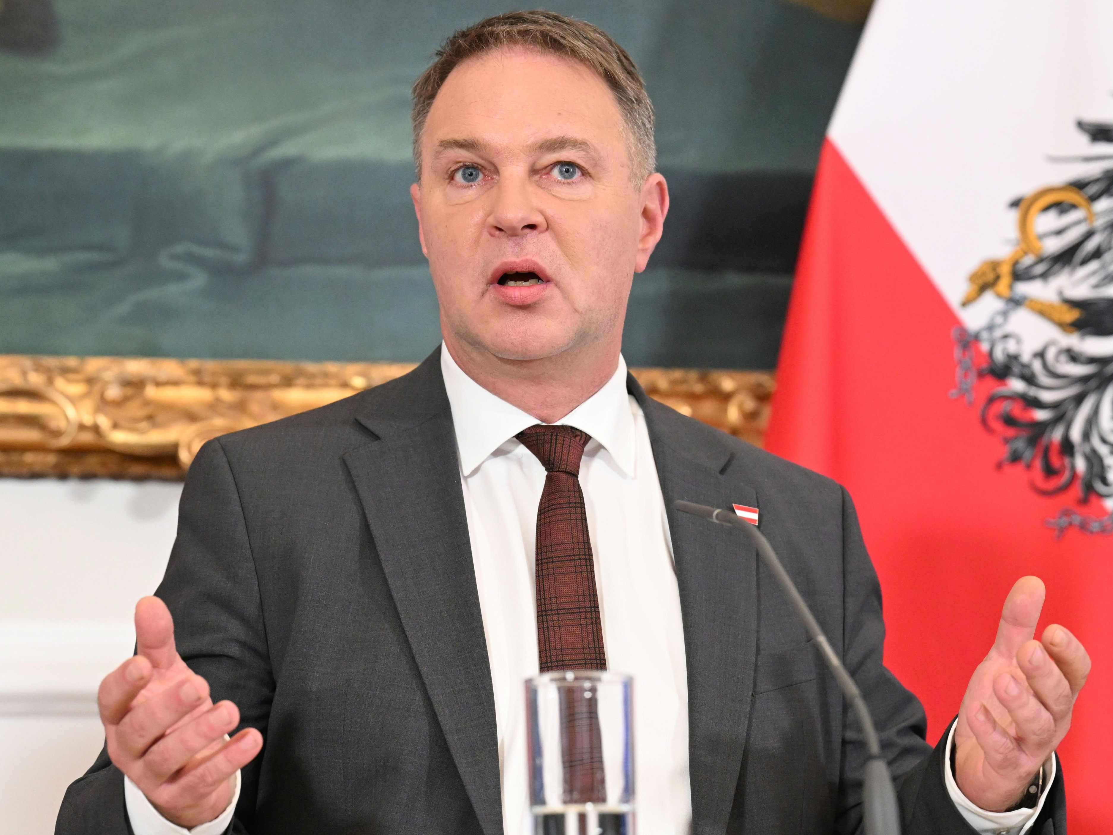 Billigstromgesetz soll kommen - noch keine Einigung bei Flat Tax auf Zuverdienste in Pension.